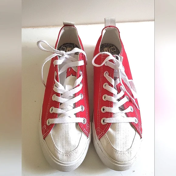 SKiCKS UW University of Wisconsin Badgers Women’s Low Top Sneakers Tennis Shoes - Picture 6 of 6